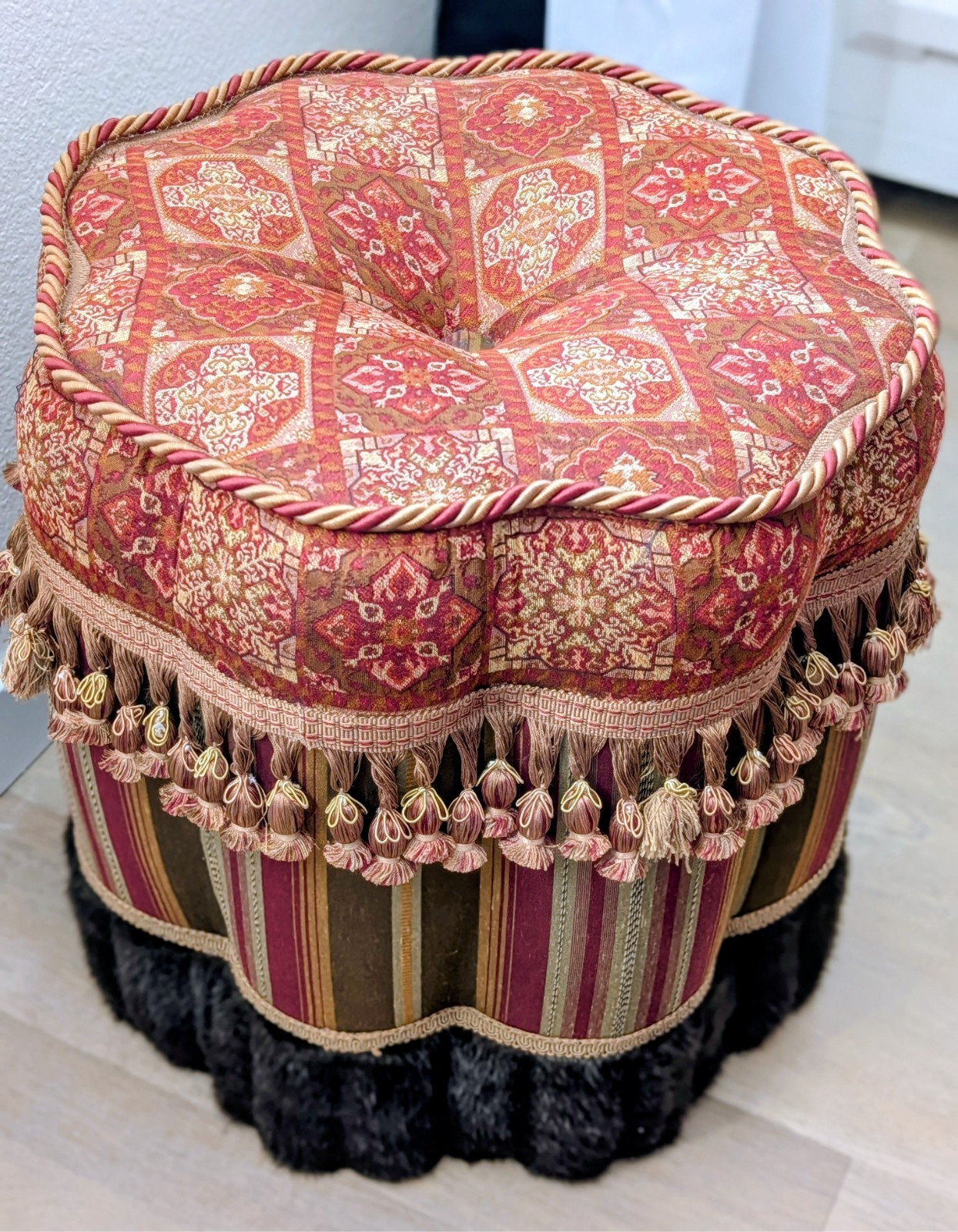 Moroccan-Style Hexagon Ottoman – Excellent Condition