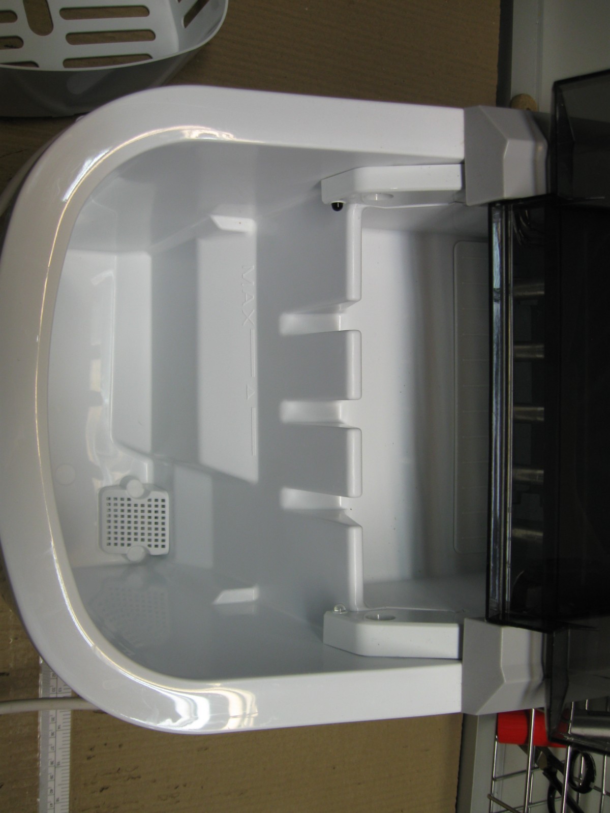 Portable Ice Maker, Frigidaire, Countertop/Picnic Table/Camping, Used Once