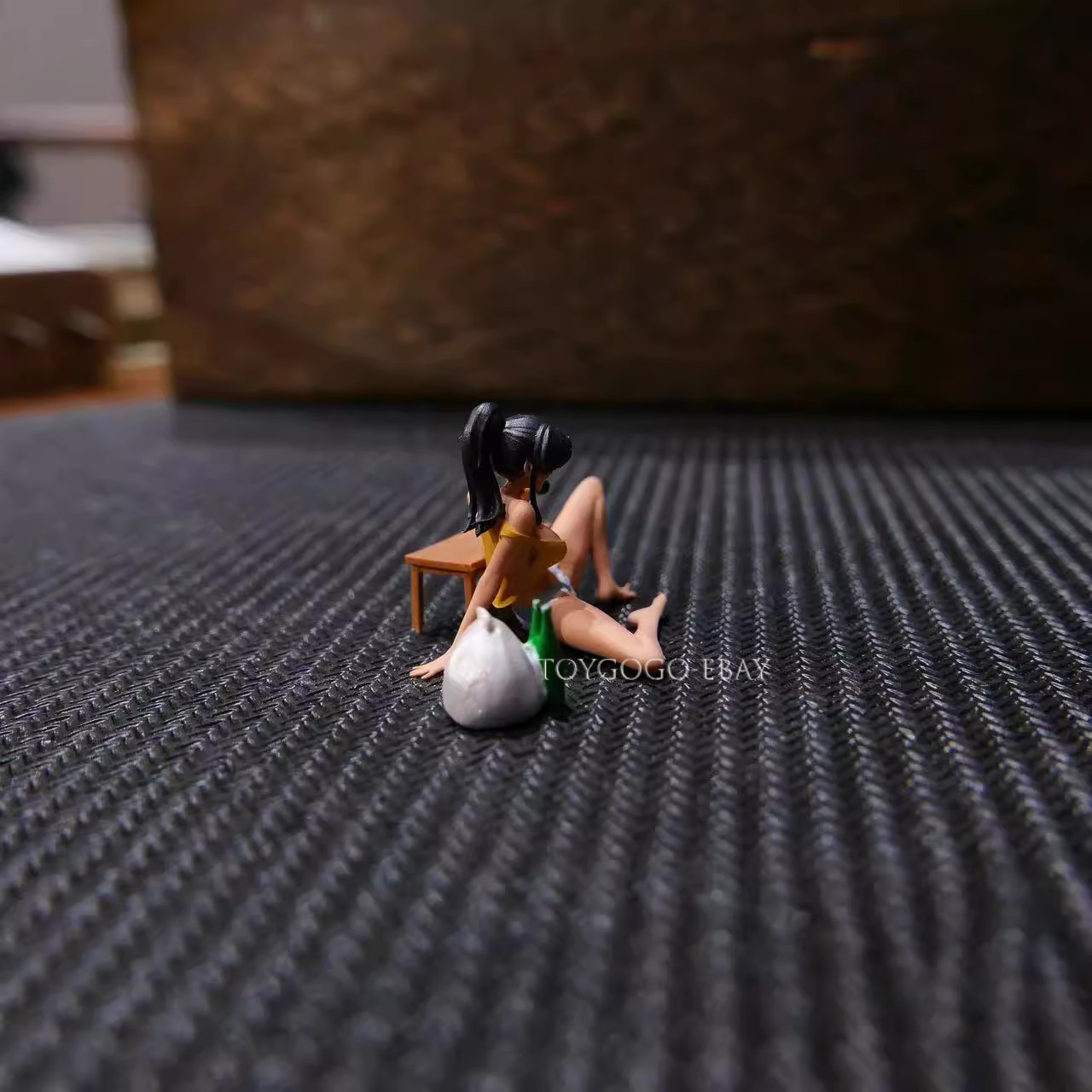 1/64 miniature figure SEXY tipsy girl Model fit 1:64 car street diorama