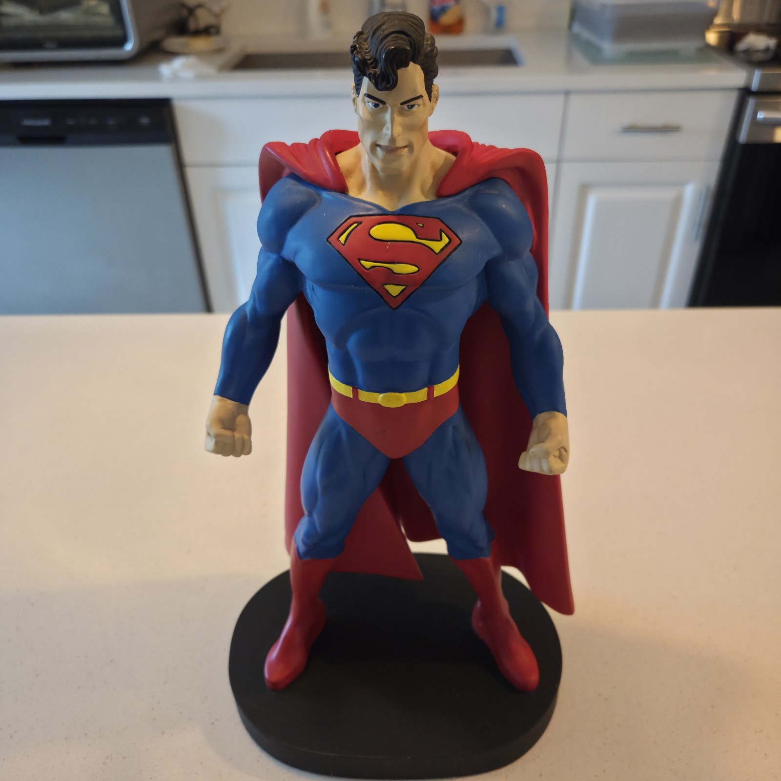 SUPERMAN WARNER BROS STUDIO STORE FULL-SIZE  STATUE  .. 13" TALL