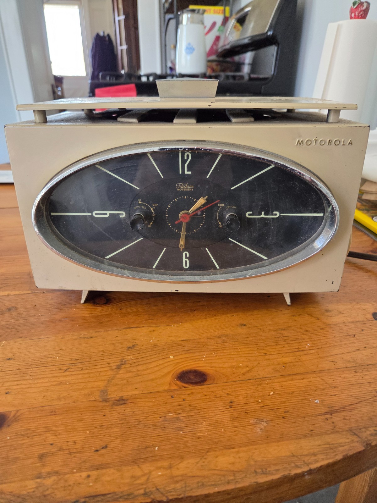 MOTOROLA MODEL 63C AM TUBE  MCM CLOCK RADIO -WORKING