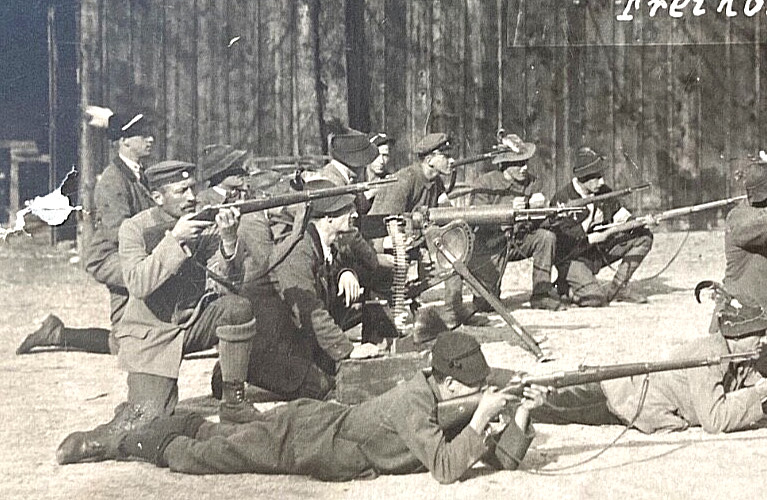 RARE! POST WWI GERMAN " FREIKORPS WERDENFELS " STREET FIGHT PHOTO POSTCARD RPPC