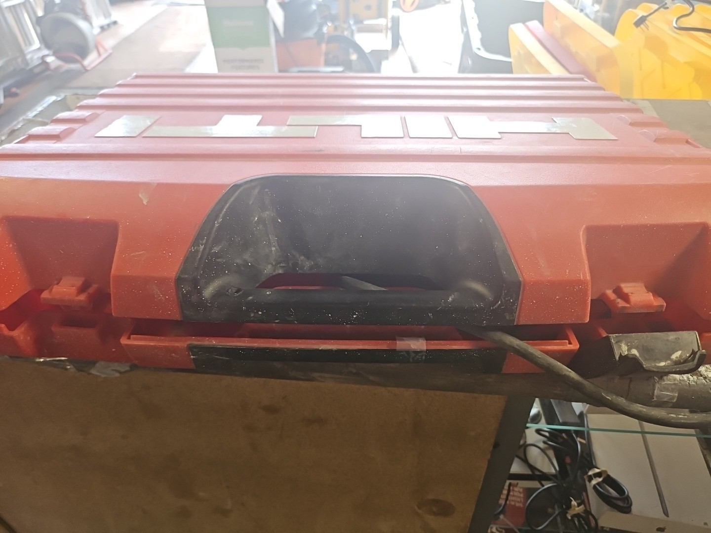 Hilti TE 50-AVR Corded Rotary Hammer Drill with Hard Case with 5 bits