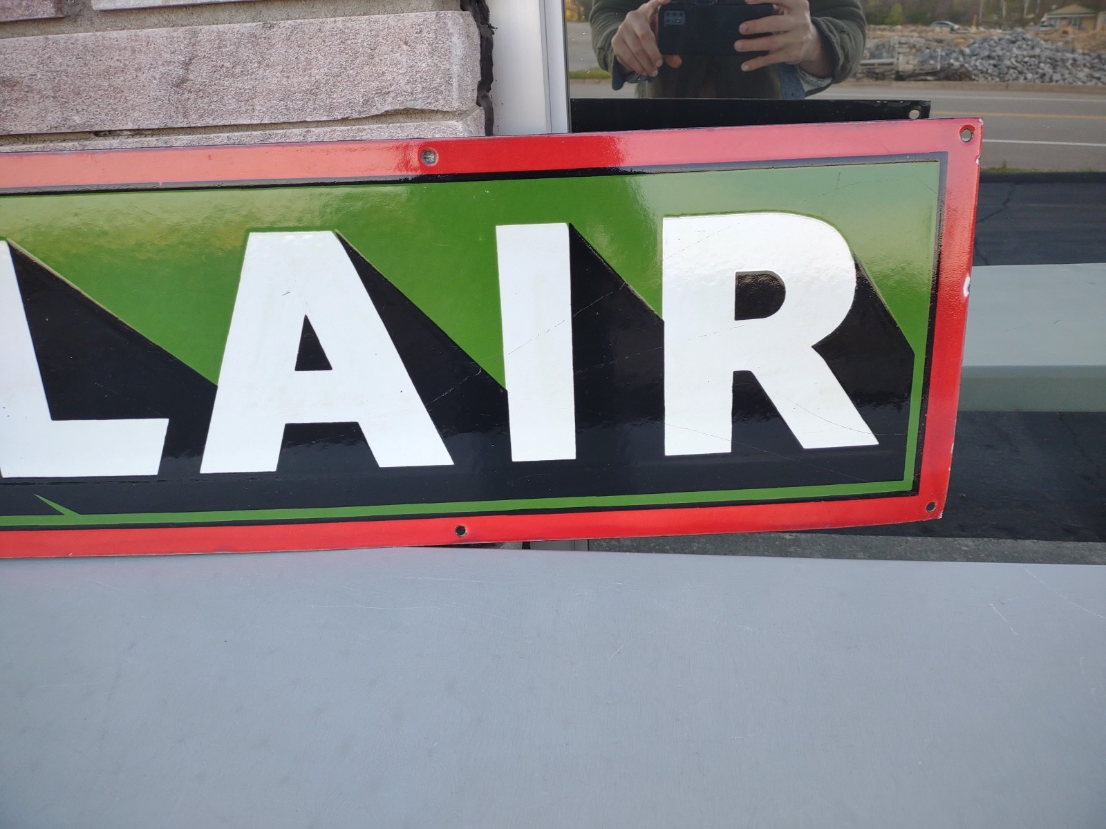 VINTAGE RARE LARGE SINCLAIR GASOLINE) 1-PIECE PORCELAIN DEALER SIGN (6FT LONG)