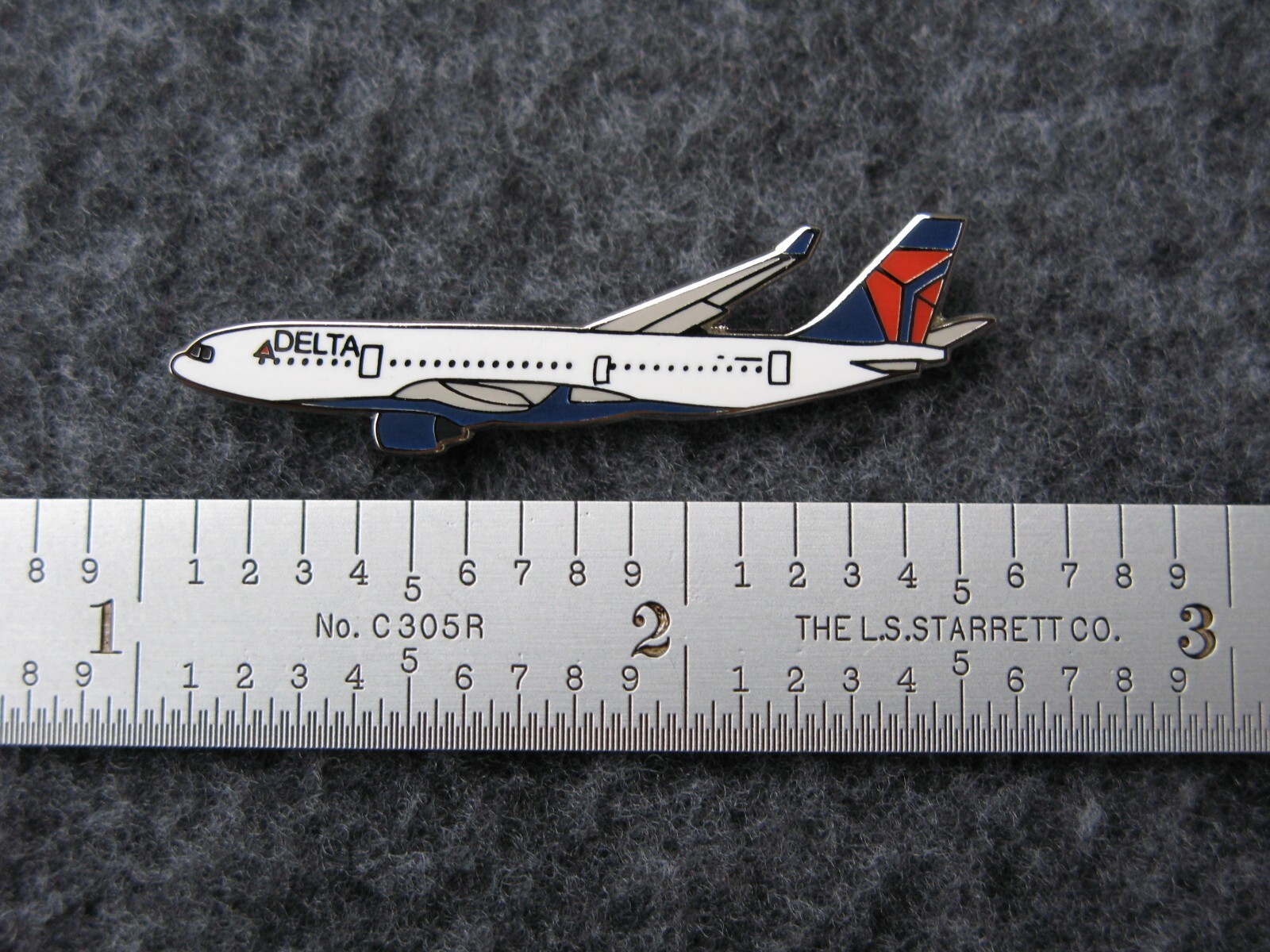 DELTA AIRLINES  / DAL  AIRBUS  A-330 PIN.