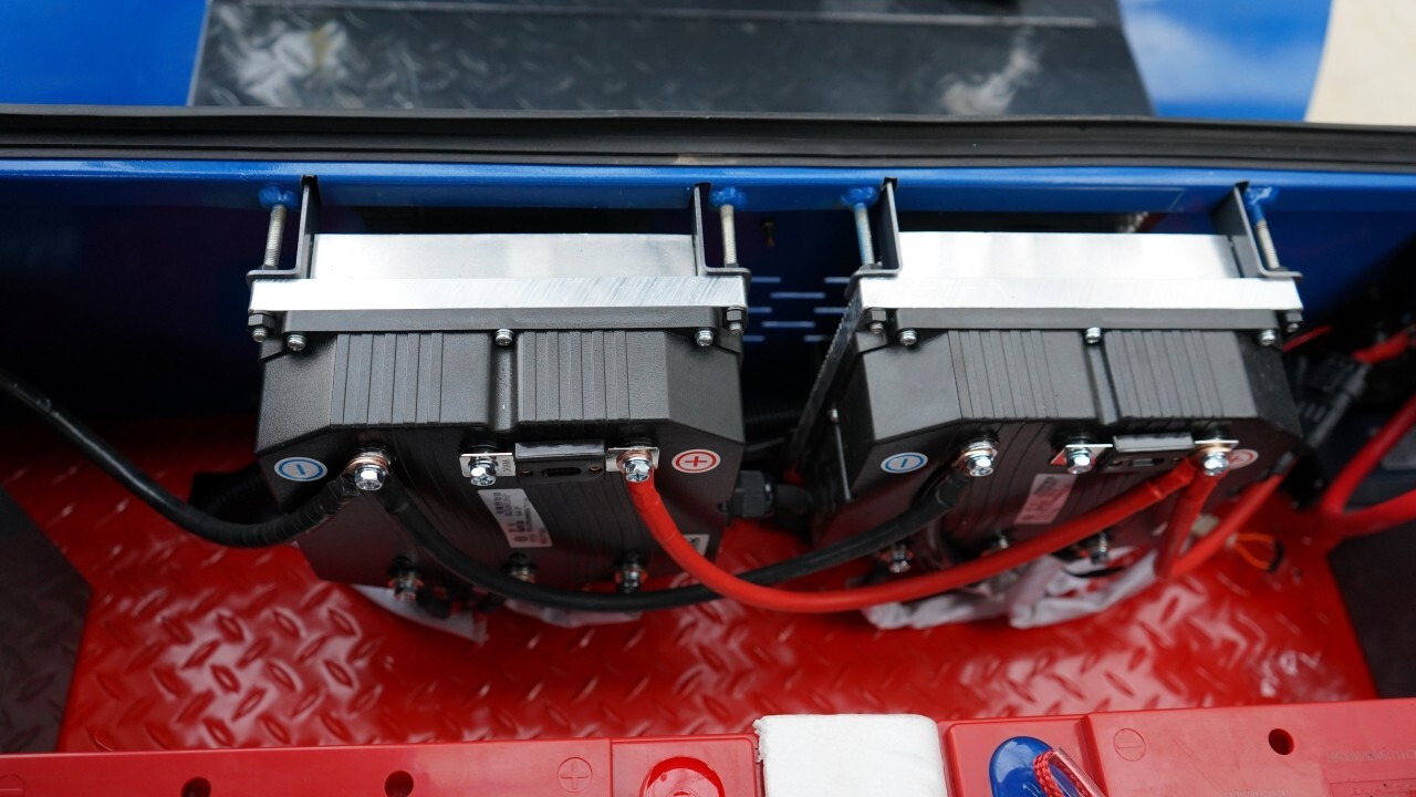 New 2.5 Ton Capacity TYPHON Electric Forklift w 70Ah Charger Lead-acid battery