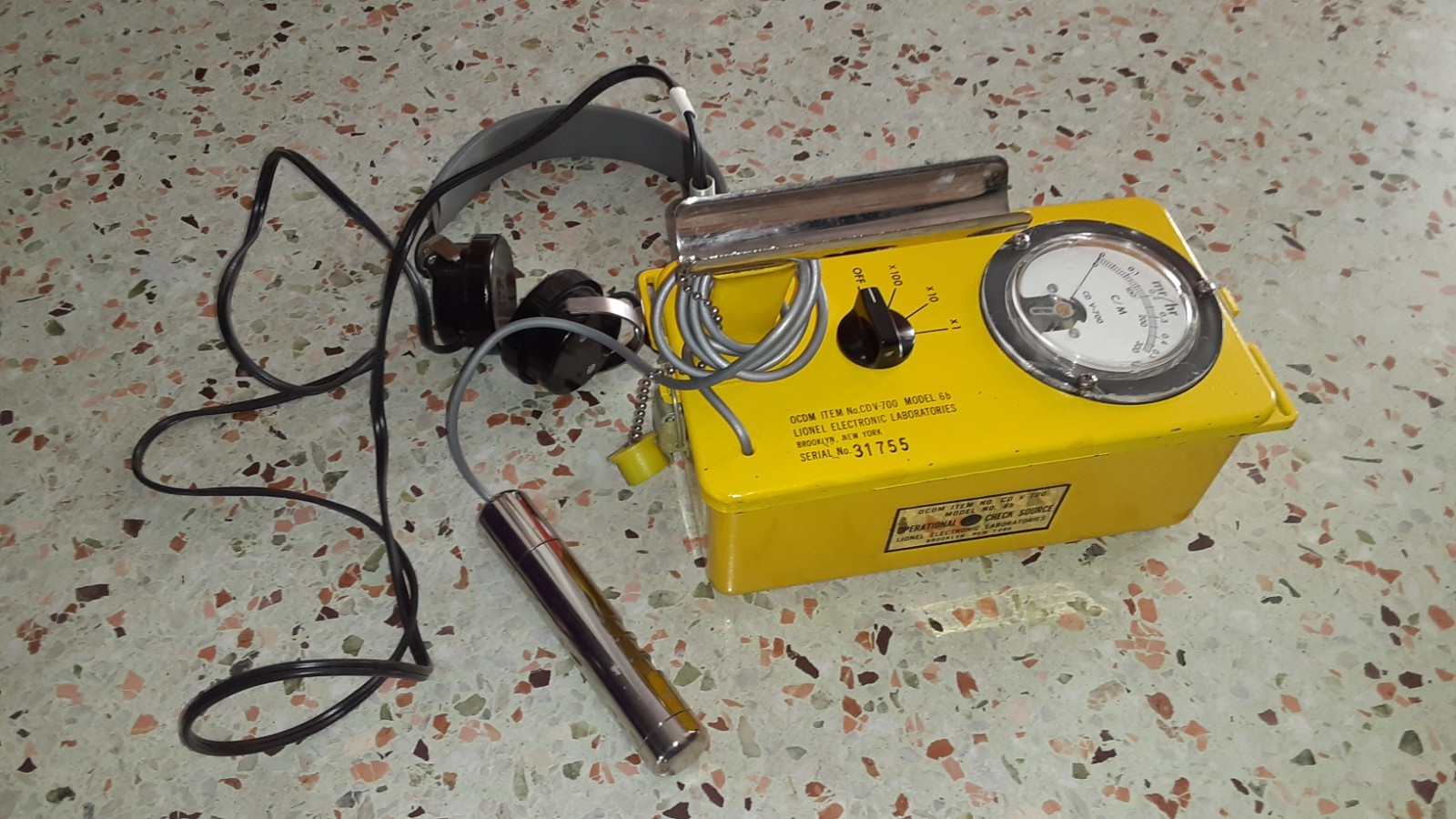 GEIGER COUNTER,, Item No. CDV-700,, model 6b, Lionel Electronic Lab, S/N 31755