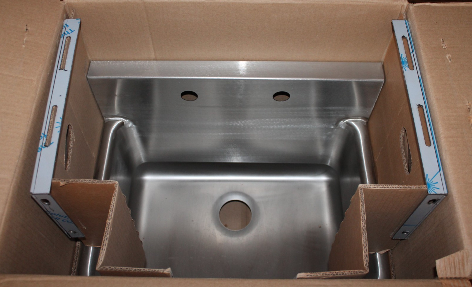 Elkay EWS25202 Rectangular Shape Single Station Surgeon Scrub Sink NEW NIB