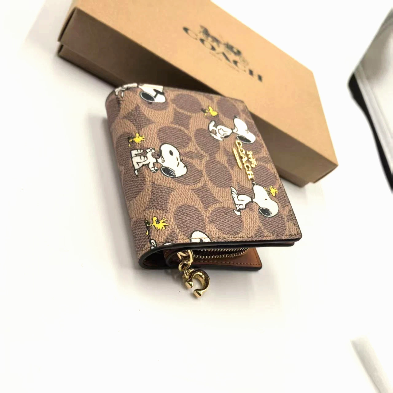 Coach X Peanuts Snap Wallet In Signature Canvas With Snoopy Print CBN32