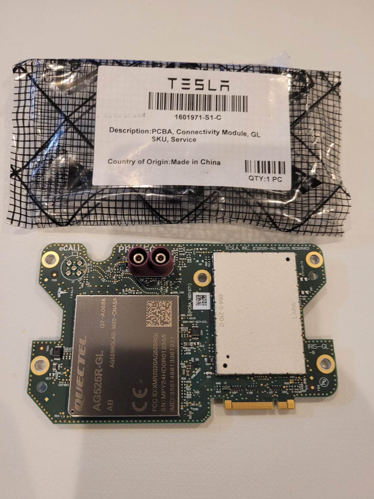Tesla 1601971-S1-C  Connectivity Module AG525R-GL