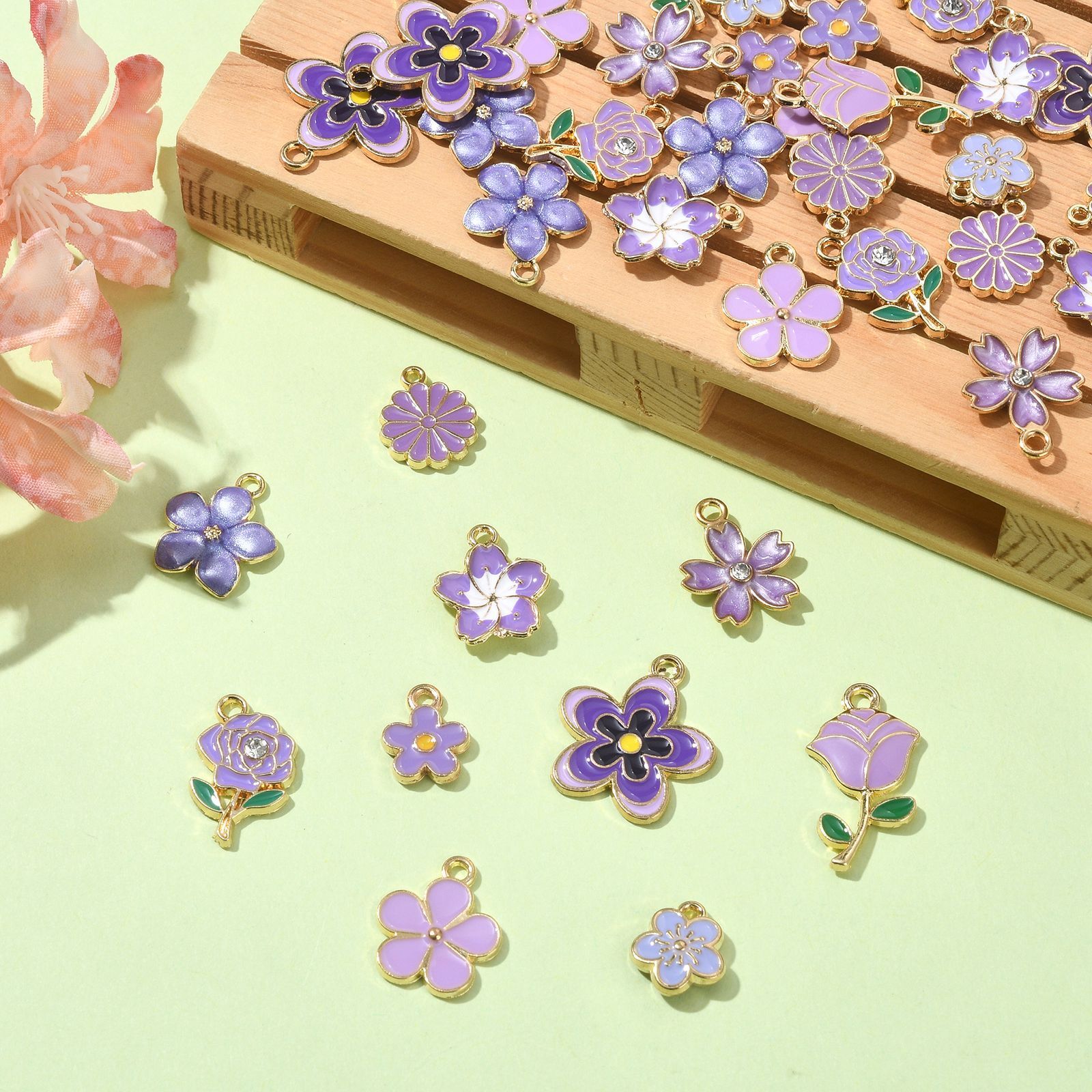 40x Flower Pendants Hang Dangle Charms Purple Alloy Enamel DIY Jewelry Necklaces