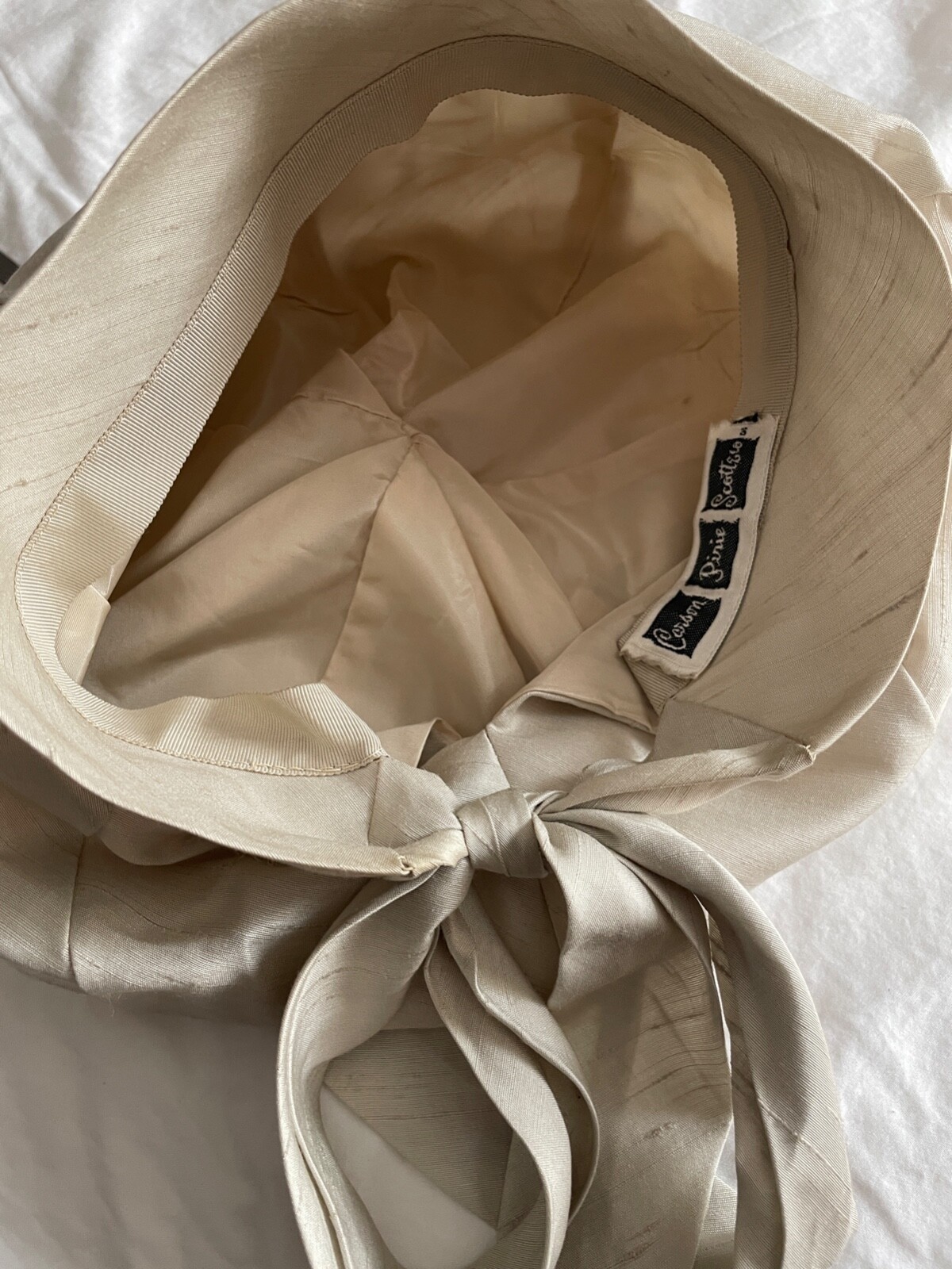 VTG 60'S MOD CARSON PIRIE SCOTT STONE OFF WHITE SILK DUPIONI TIE BERET SNOOD HAT