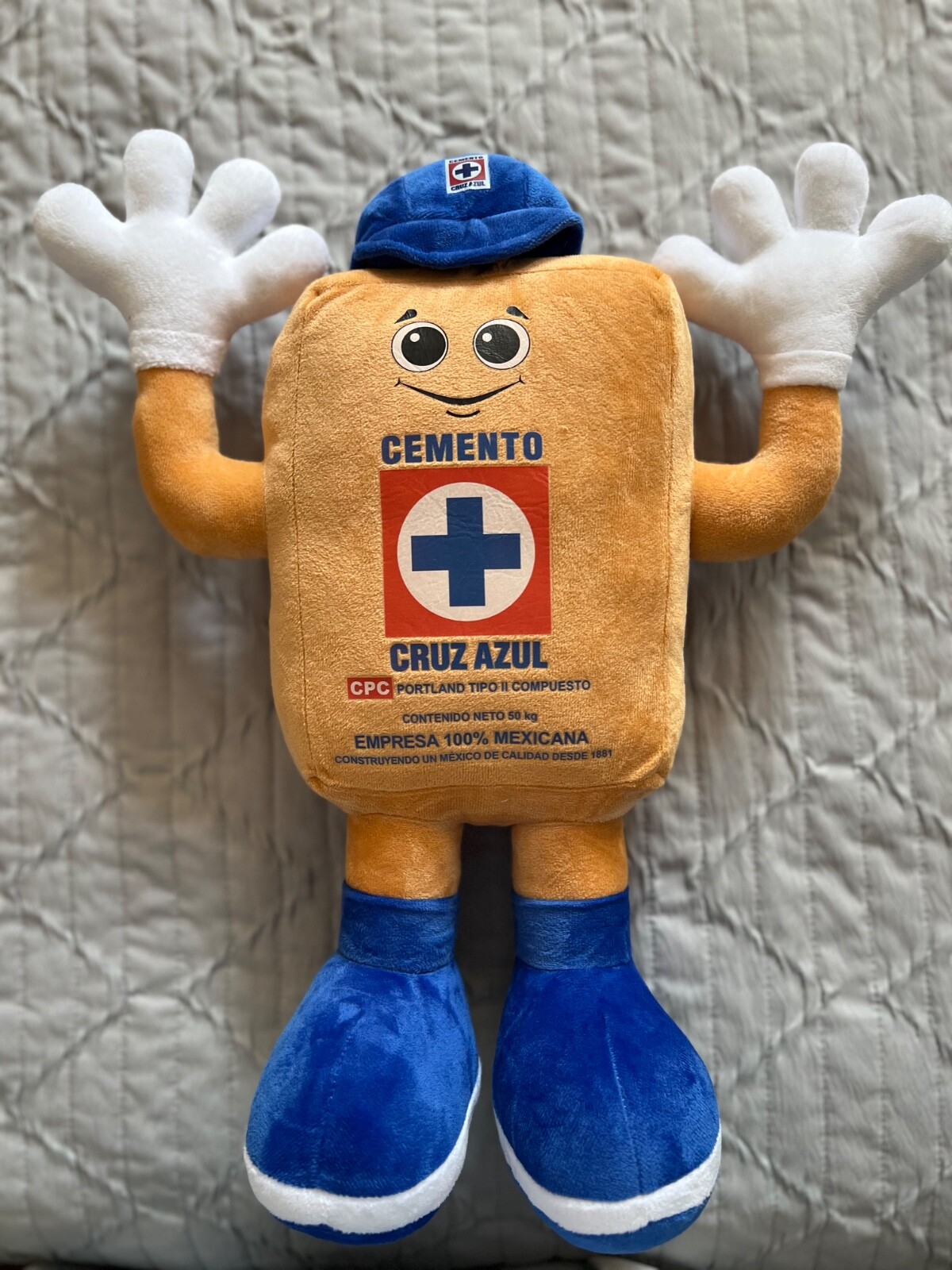 STUFFED ANIMAL “COSTALITO ” MASCOTA DEL EQUIPO CRUZ AZUL CONCACAF CAMPEÓN 2025