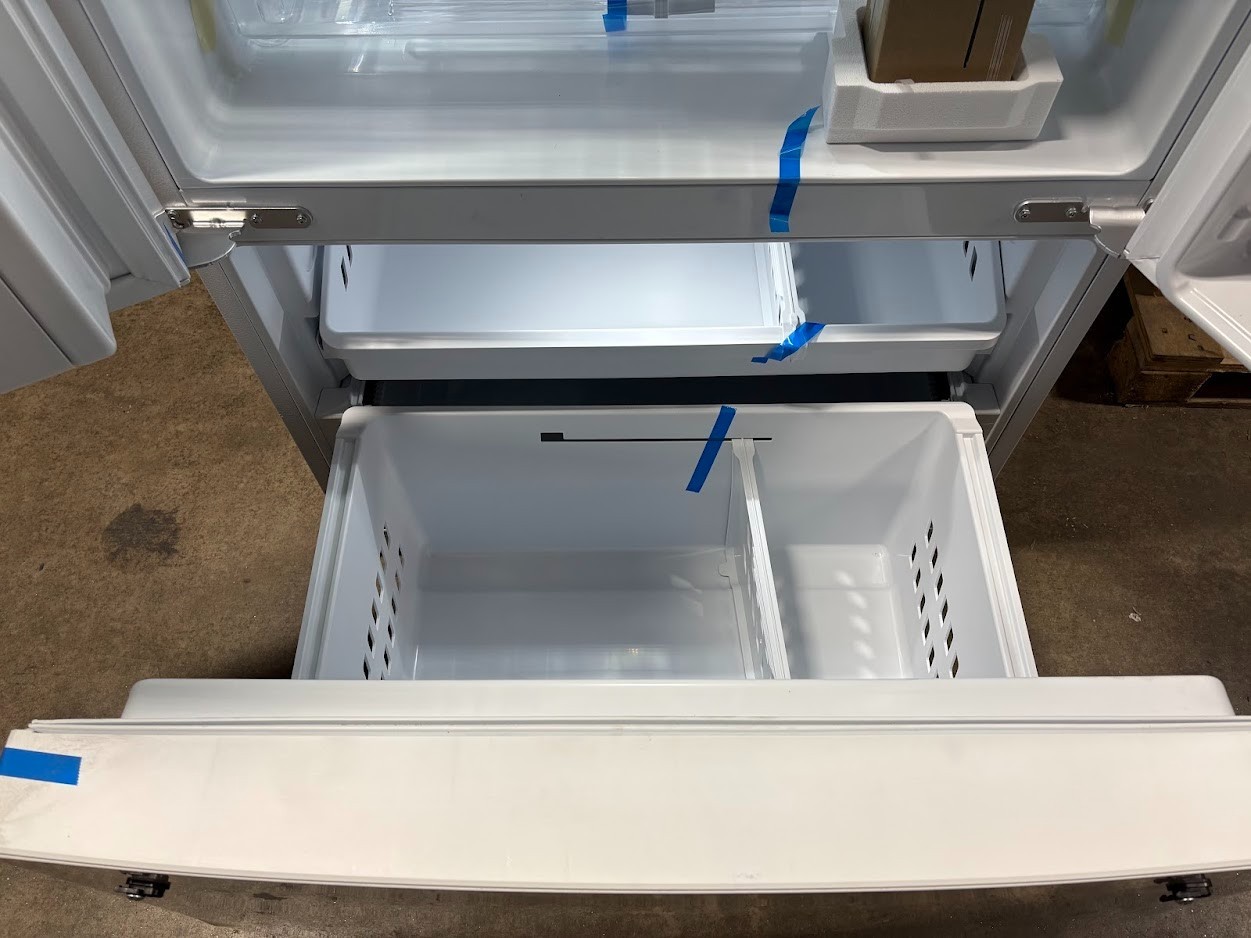 GE GFE26JGMWW 36" White 25.6 Cu. Ft. French Door Refrigerator NOB **READ**