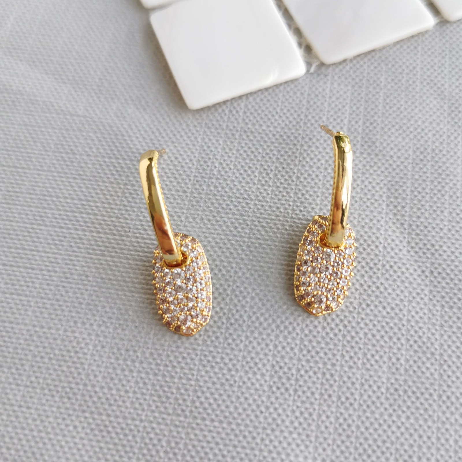 NEW❤️ Kendra Scott Bailey Gold White CZ Pave Huggie Earrings ❤️