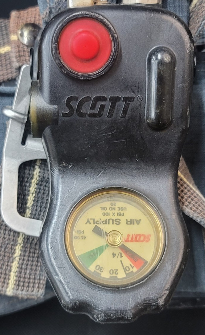 SCOTT 4.5 SCBA Harness w/ E-Z Flo Regulator, PAK-ALERT SE7 Series