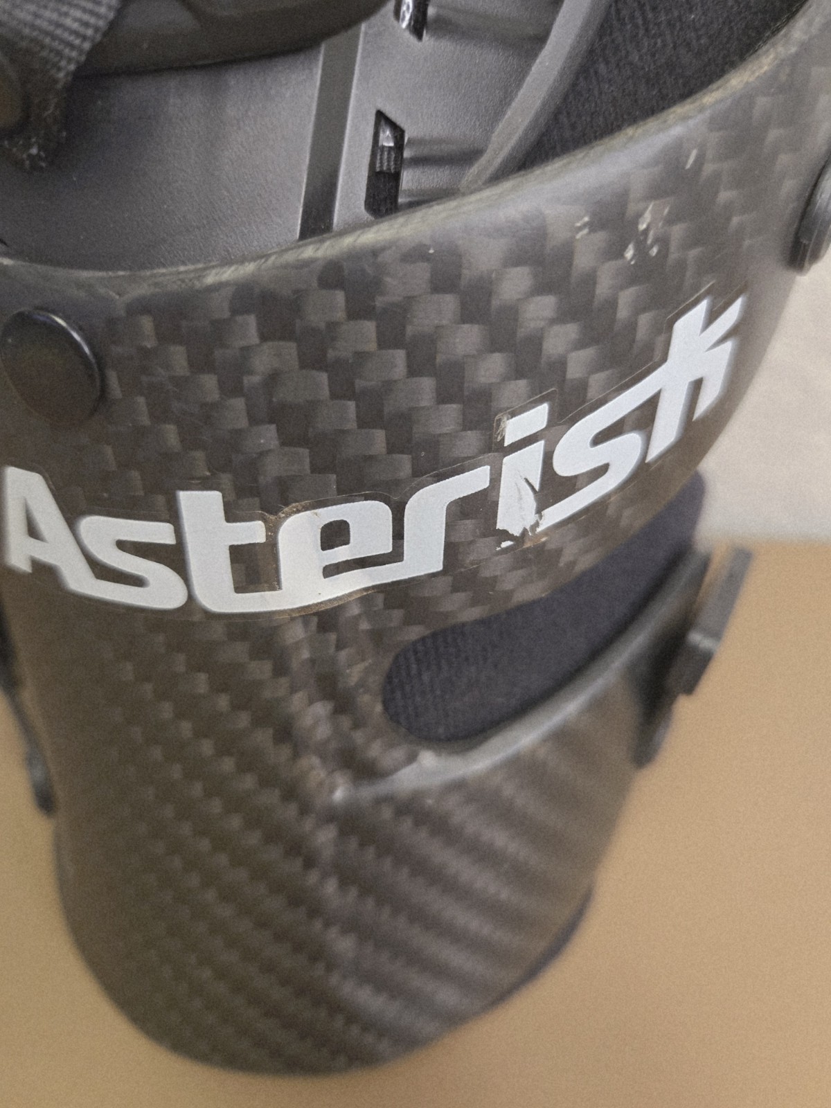 Asterisk Carbon Cell 1. left Knee. Slimmest, Lightest Knee Brace size Large