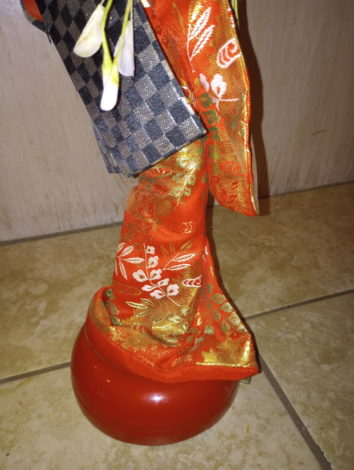 Vintage Nishi & Co. Japanese Geisha Musical Rotating Base