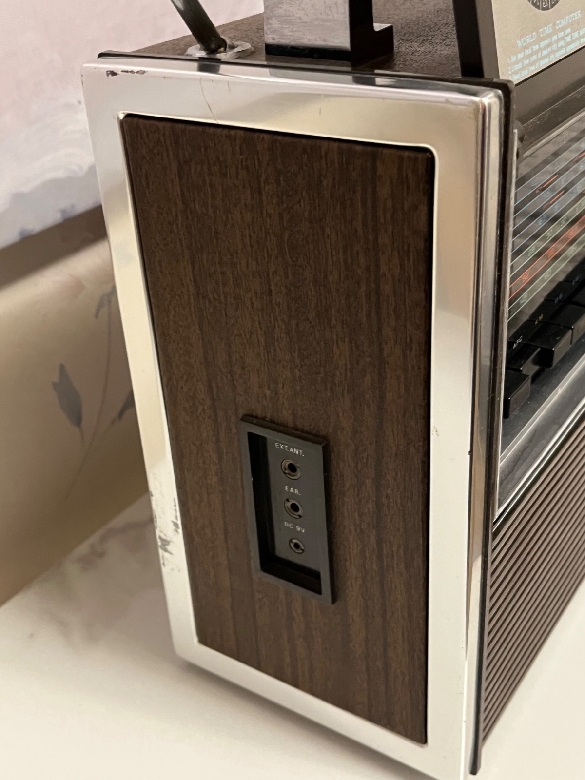 Longines Symphonette Pathfinder 8000 Multiband Radio, Model 8713, GC & WORKING