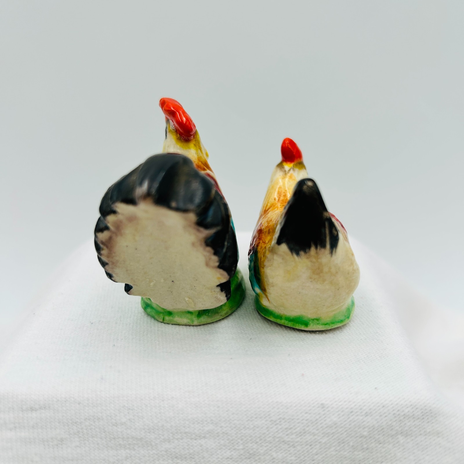 Hand Painted Rooster Chicken on Nest Vintage Salt Pepper Shakers Made in Japan