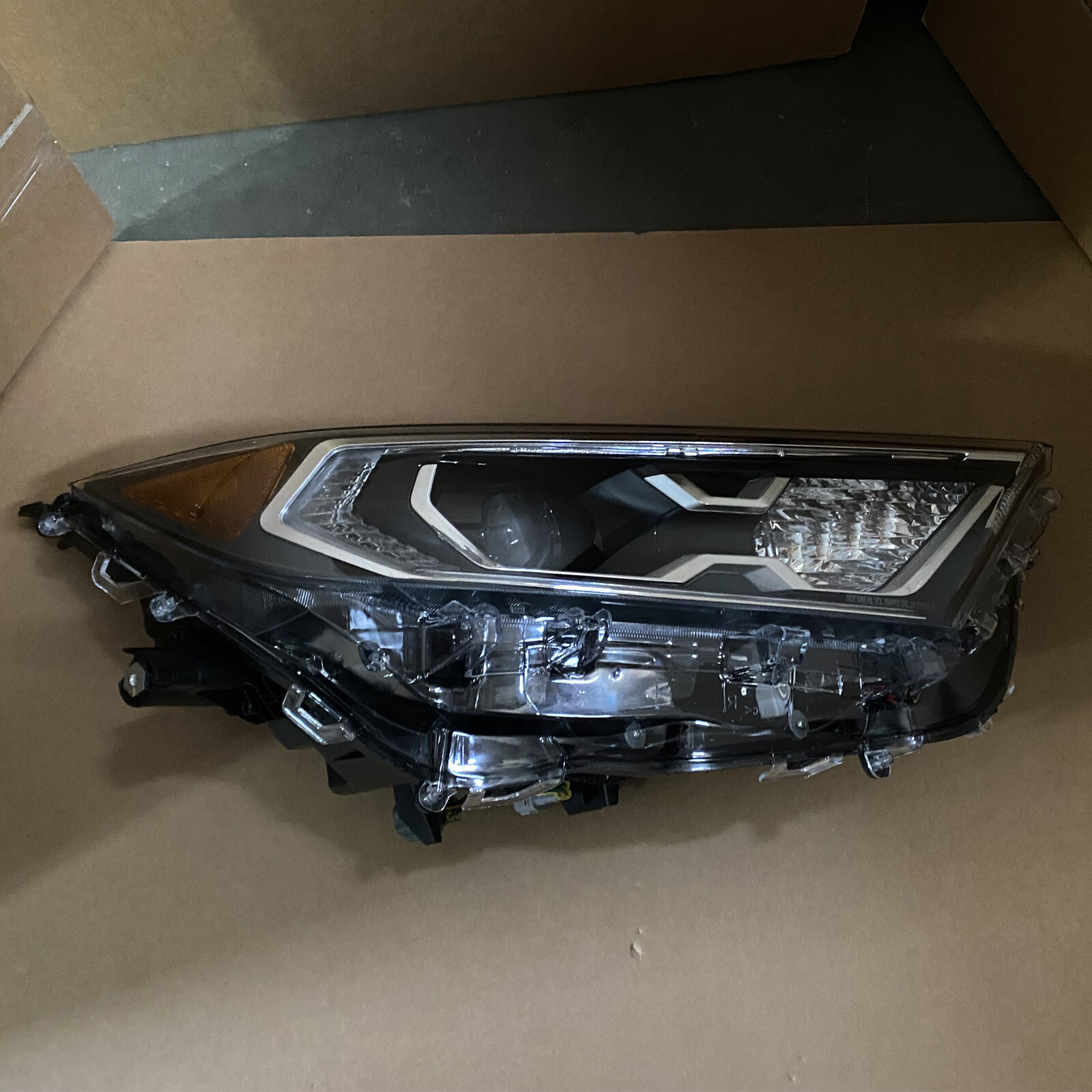 Front LED Projector Headlight Replacement For 2019 2023 Toyota RAV4 Hybrid Pair