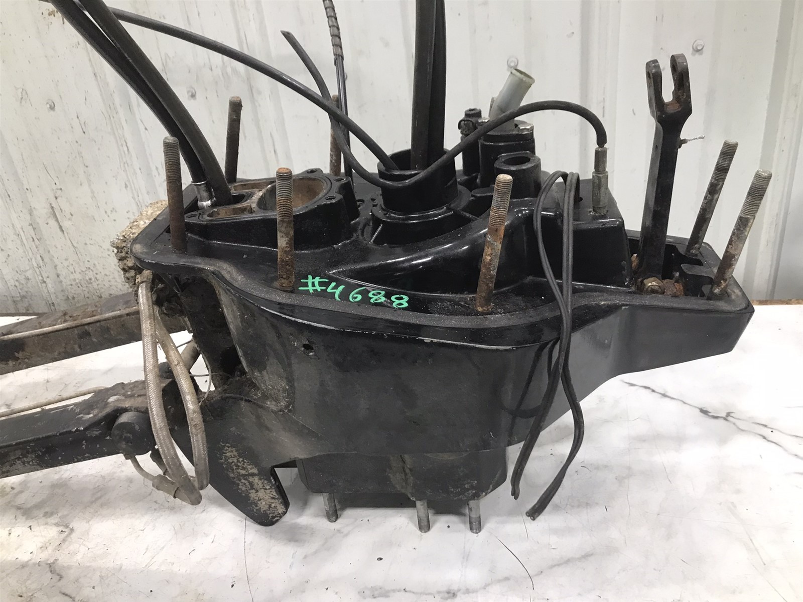 MerCruiser Alpha 1 Gen 2 out drive mount gimbal housing & hydraulic cylinders