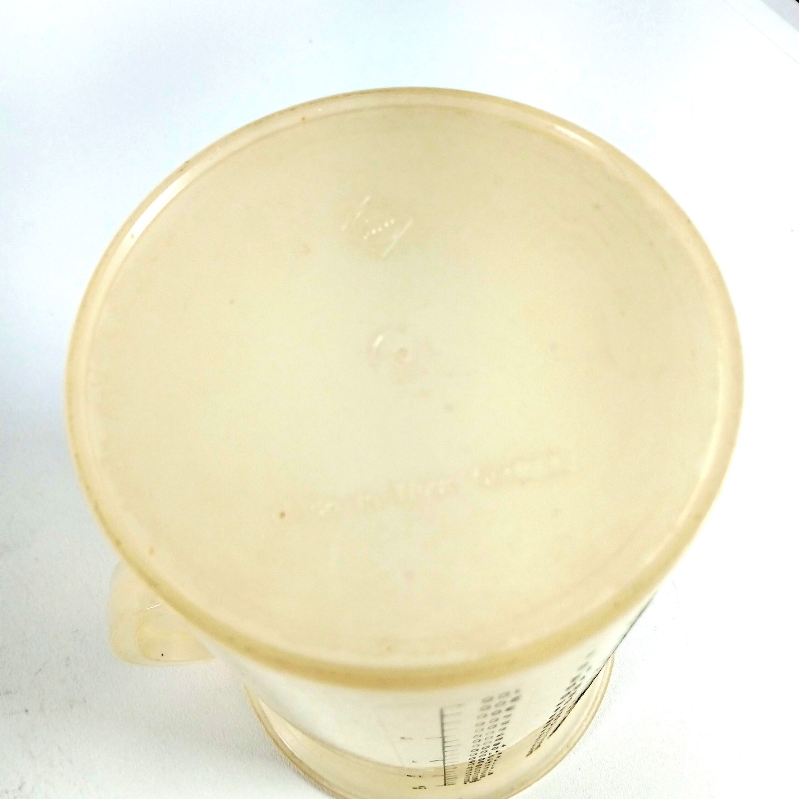 2 Ltr VITRI Heavy Duty Plastic Darkroom Beaker/Pitcher Germany 8" Tall