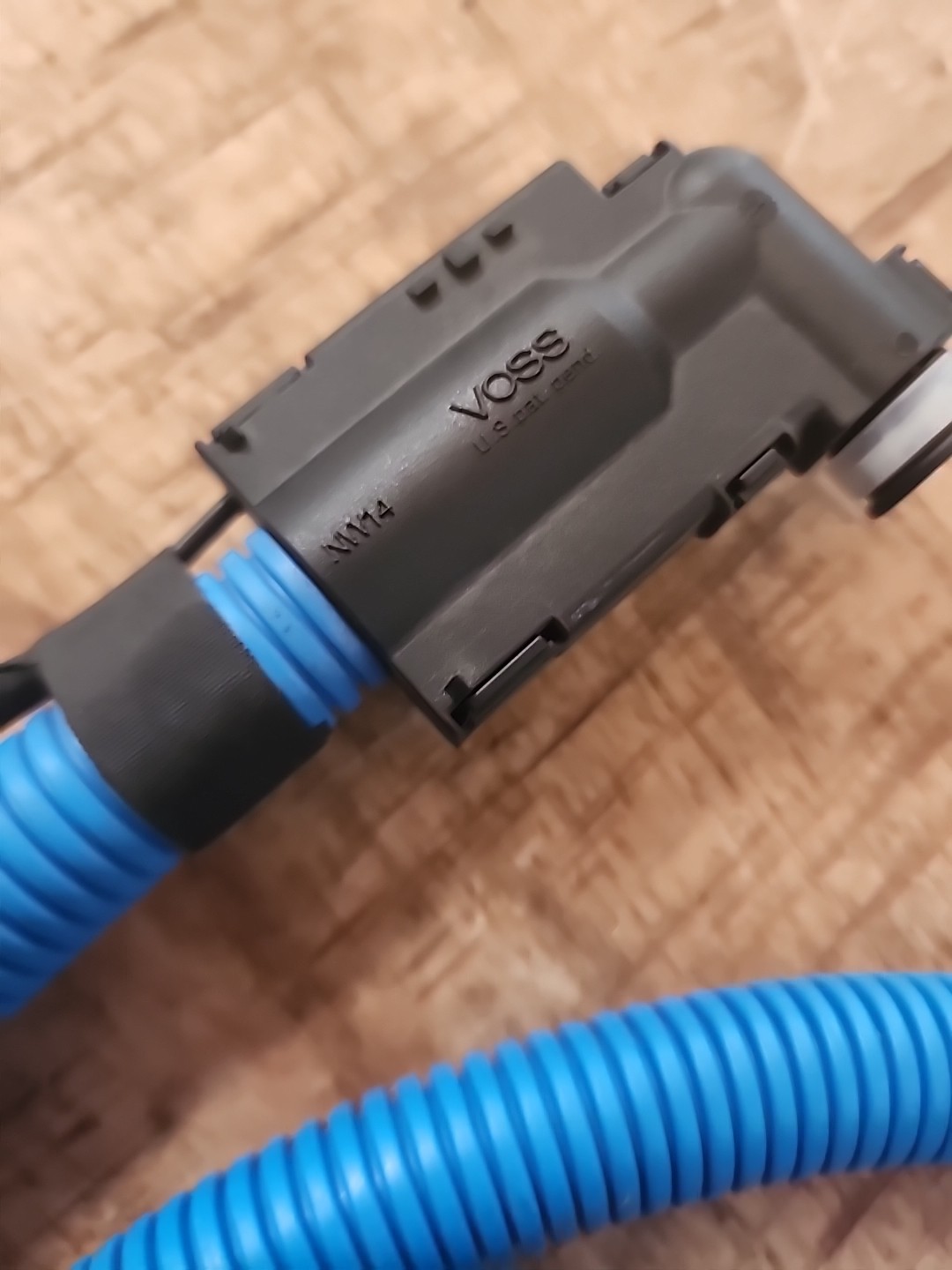 FREIGHTLINER 04-31886-340 Diesel Exhaust Fluid DEF Urea Line - Double Connection