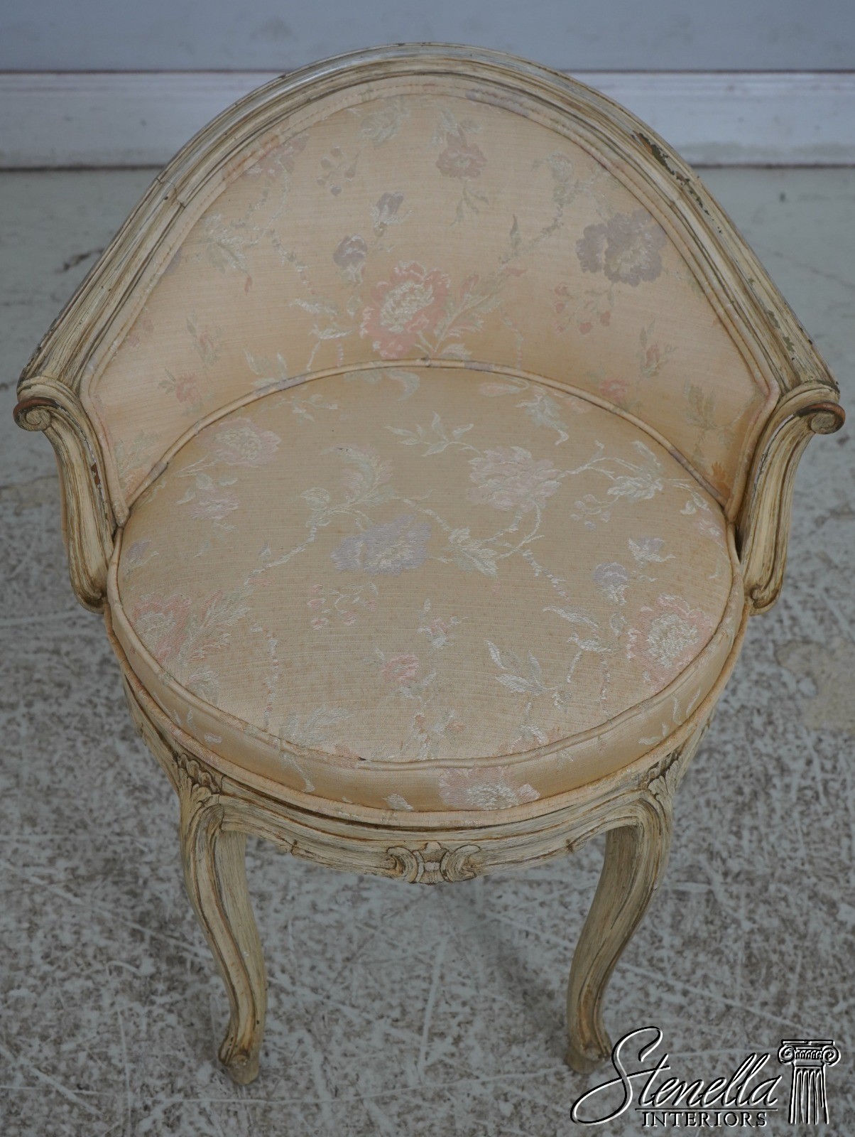 70582: Vintage Dressing Vanity w. Large Mirror & Stool