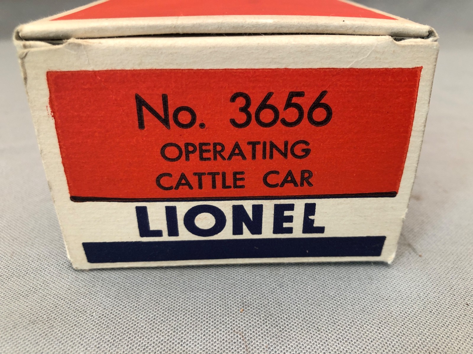 LIONEL 3656 OPERATING CATTLE CAR WITH CORRAL & CATTLE O GAUGE