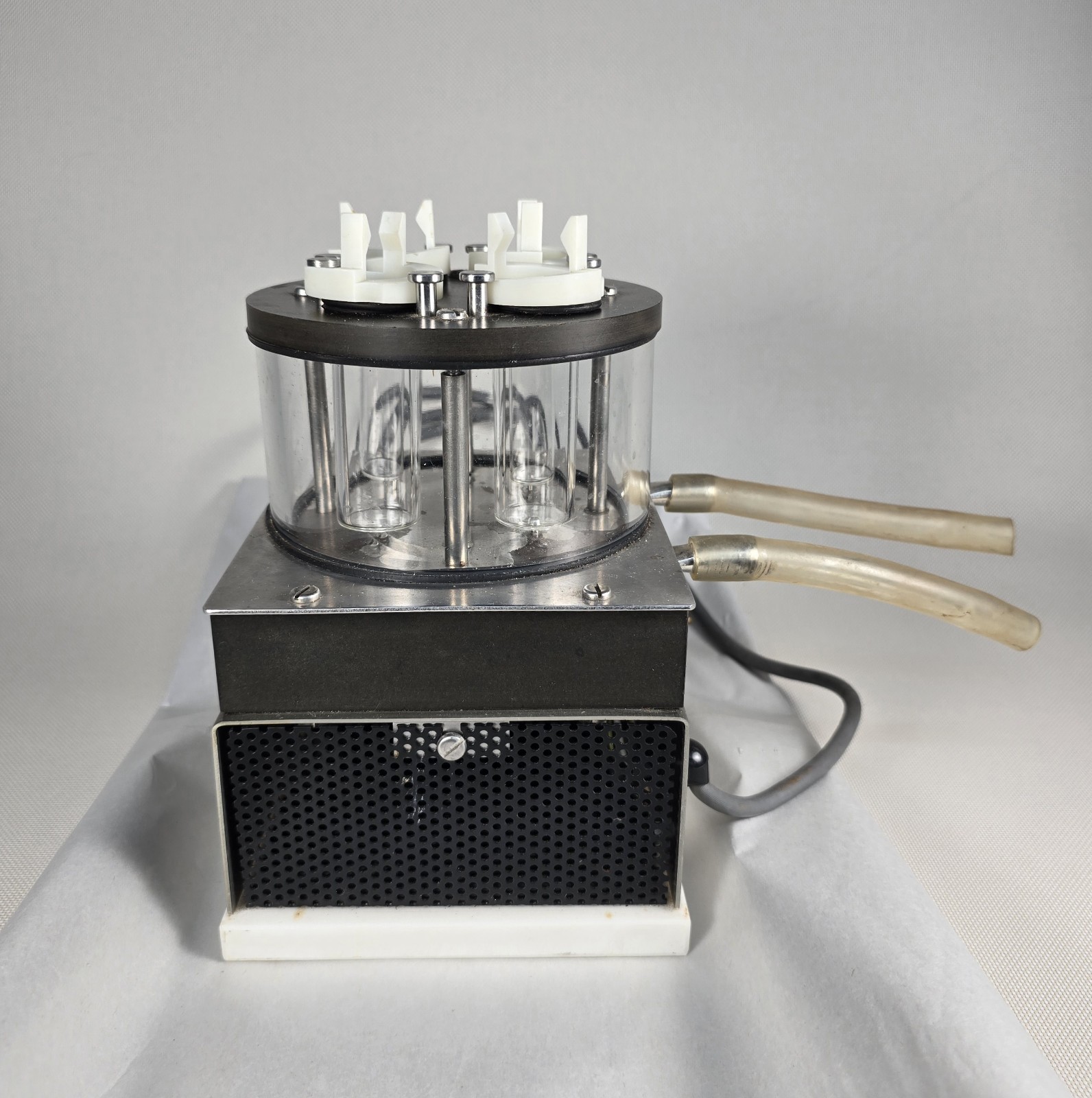 Yellow Springs YSI 5301 Thermostatic Bath Untested Powers On Glass Vials Intact