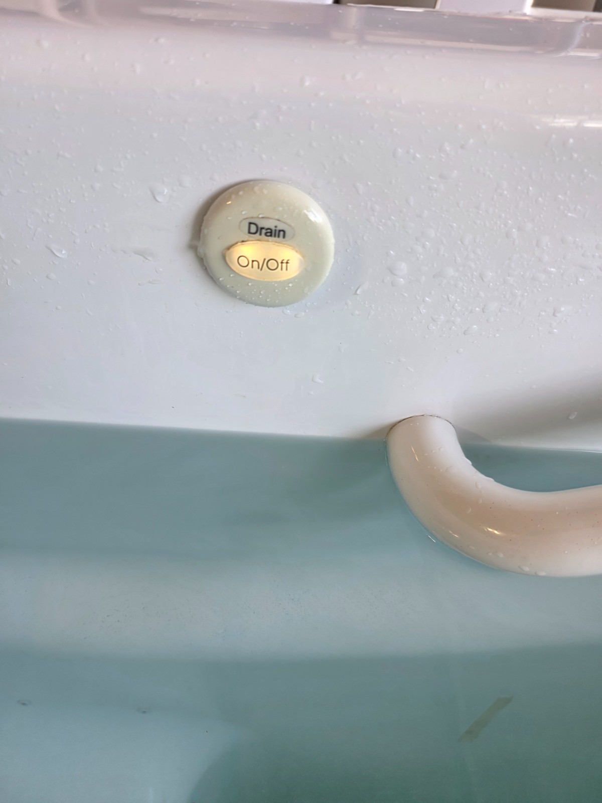 ****BLACK FRIDAY*****American Standard 3052.104.WRW Right Hand-In Whirlpool Tub