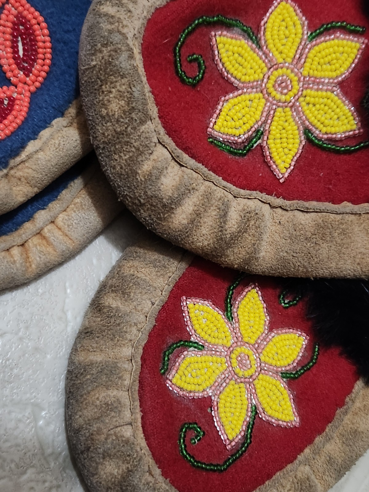 LOT OF 7 PAIRS BEAUTIFUL VINTAGE NATIVE AMERICAN BEADED MOCCASINS