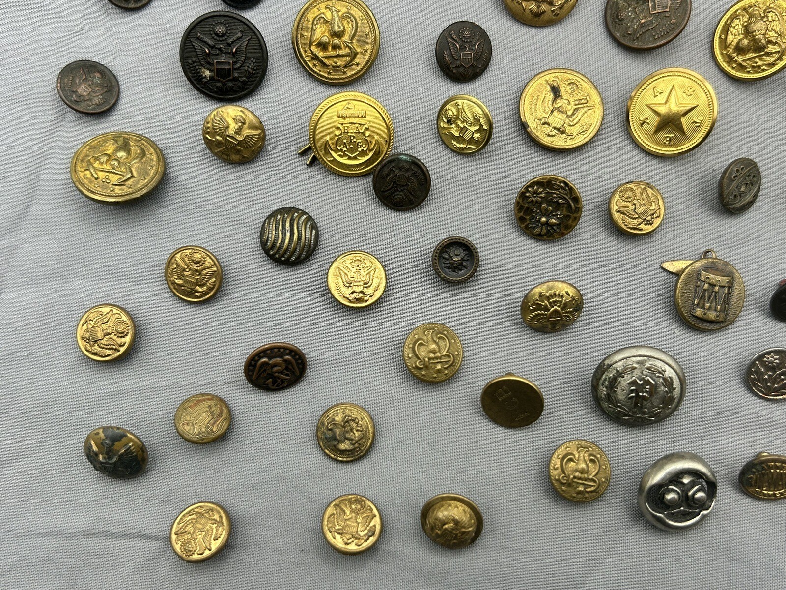 Random Lot Of (4) Original War Buttons - Military Antique Brass More Read