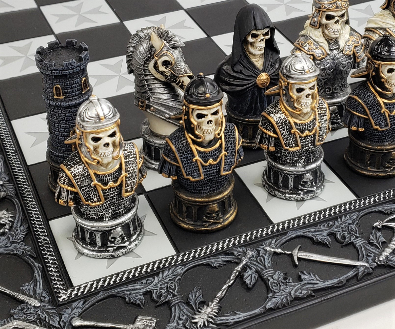 Medieval Times Skull Busts Gothic Fantasy Knights Chess Set 17" Maltese Board