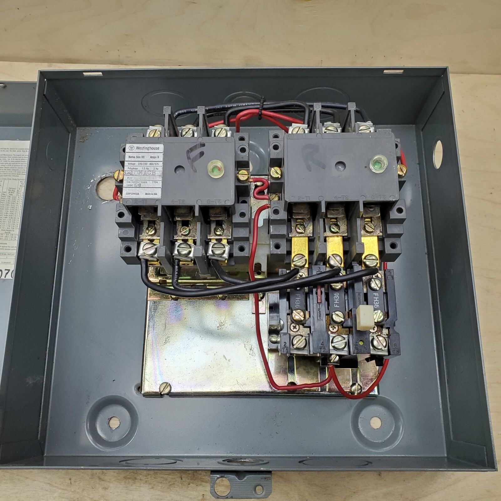 Westinghouse B210SACB Size 00 Enclosed Reversing Motor Starter 120VAC Coil