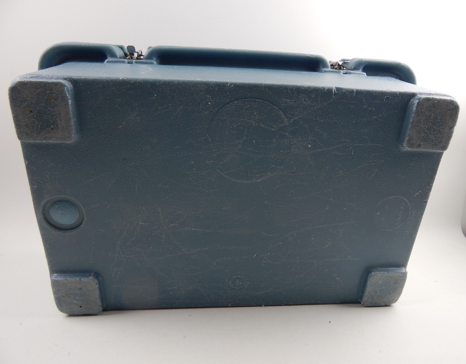 Cambro 160MPC Camcarrier Fits Full Sized Food Pans w/ Good Seal - Blue