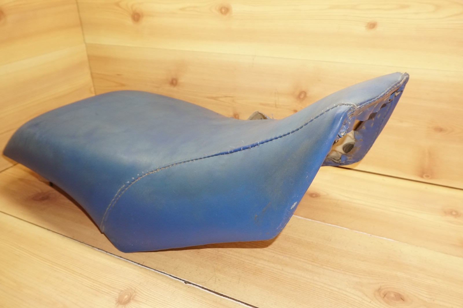 1983 1984 Honda ATC250R ATC250 ATC 250R OEM Seat Cover Foam Pan 77100-964-003