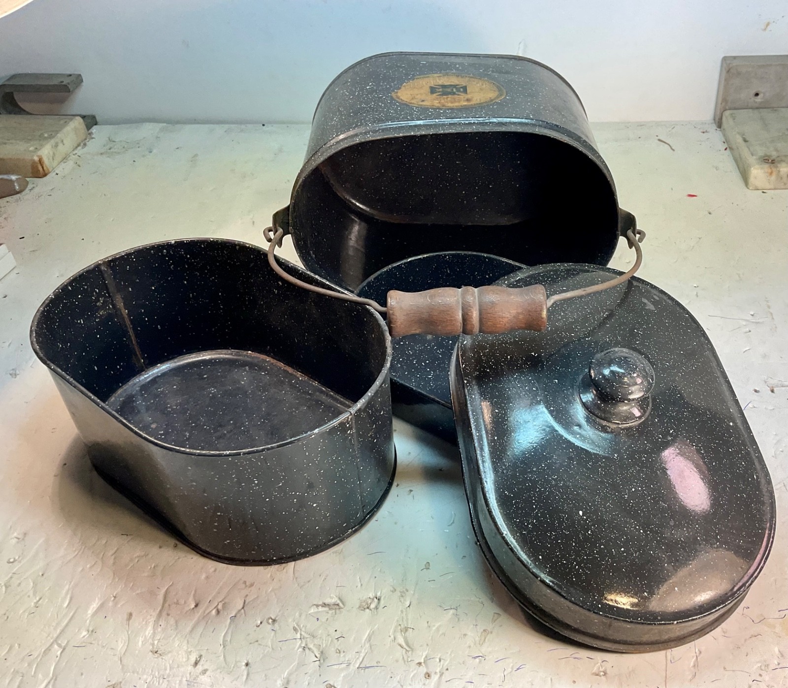 #455 BLACK GRANITEWARE MINERS RAILROAD LUNCH PAIL 4 PC. 8 1/2" TALL - LISK LABEL