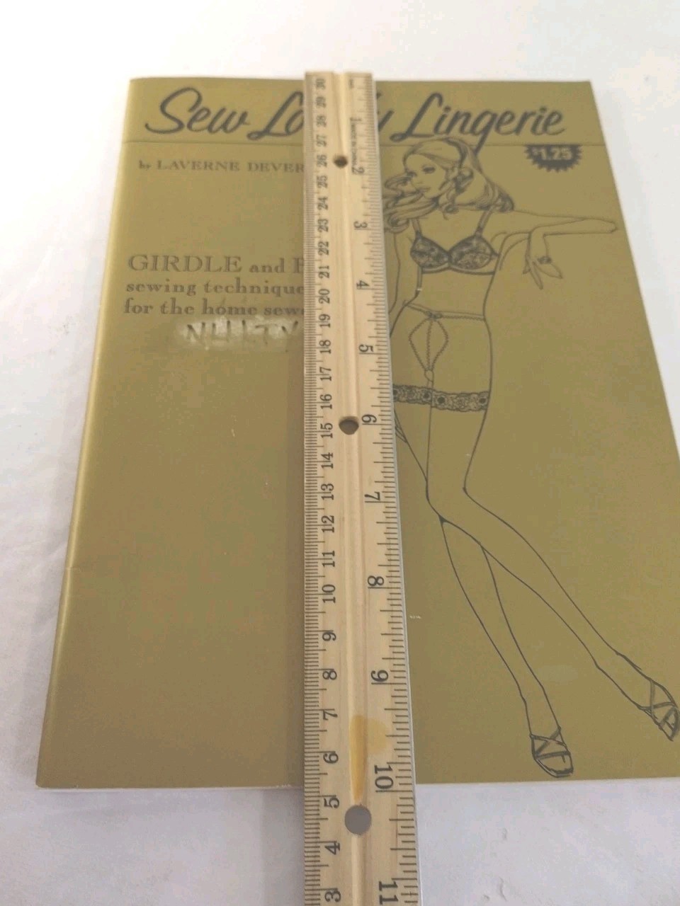 Sew Lovely Lingerie by Laverne Devereaux GIRDLE & BRA Sewing Techniques BOOK 70s