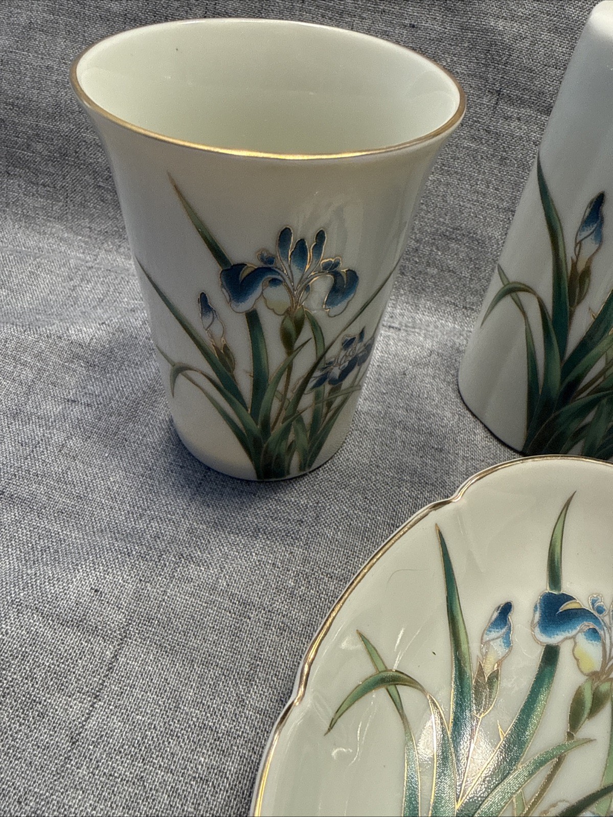 Shibata Porcelain Set Blue Iris Cup Toothbrush Soap Pump Dish EUC