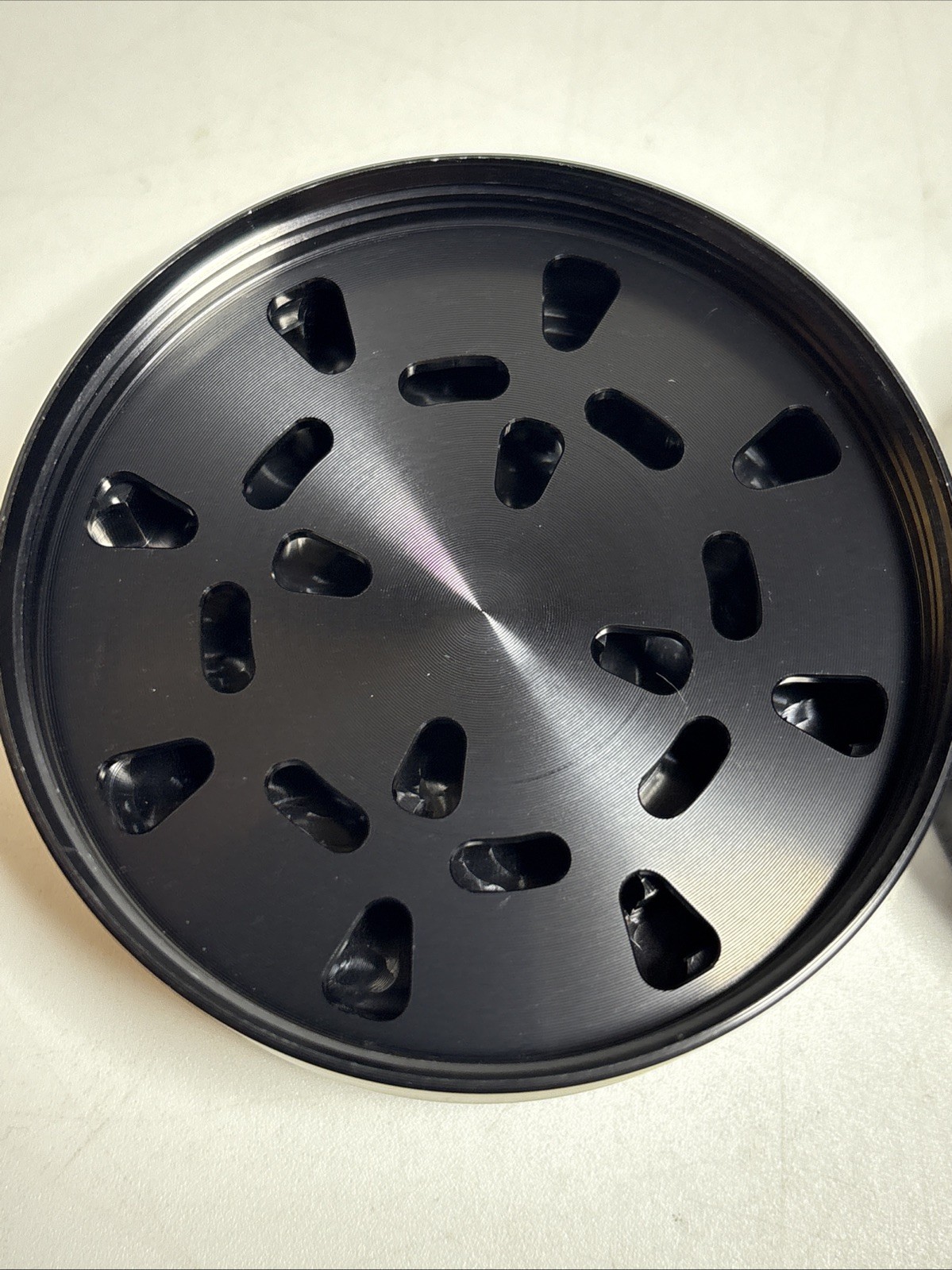 Santa Cruz Shredder x Zushi 3-Piece Large Grinder – 2.75" – The Ten Co Collab A