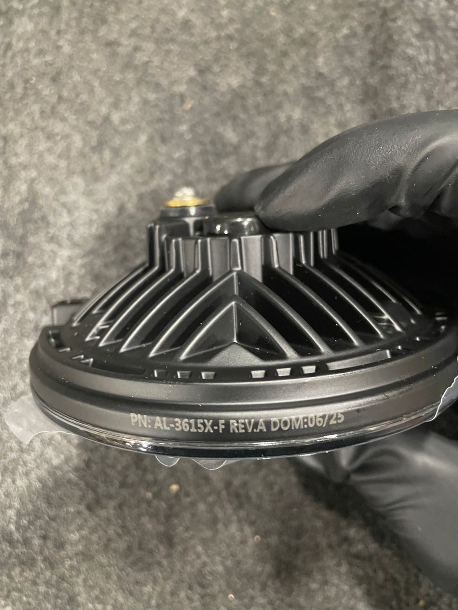 AERO-LITES ULTRA X Series - PAR36 LED Taxi / Flood Beam AL-3615X-F*