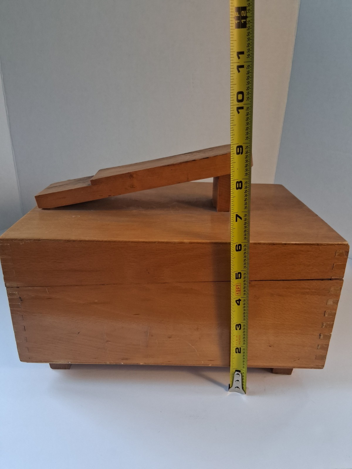 Vtg 1960's Shoe Shine Valet; Brush Kit Includ.; Dove Tail Wood Detail; EUC/Mint!