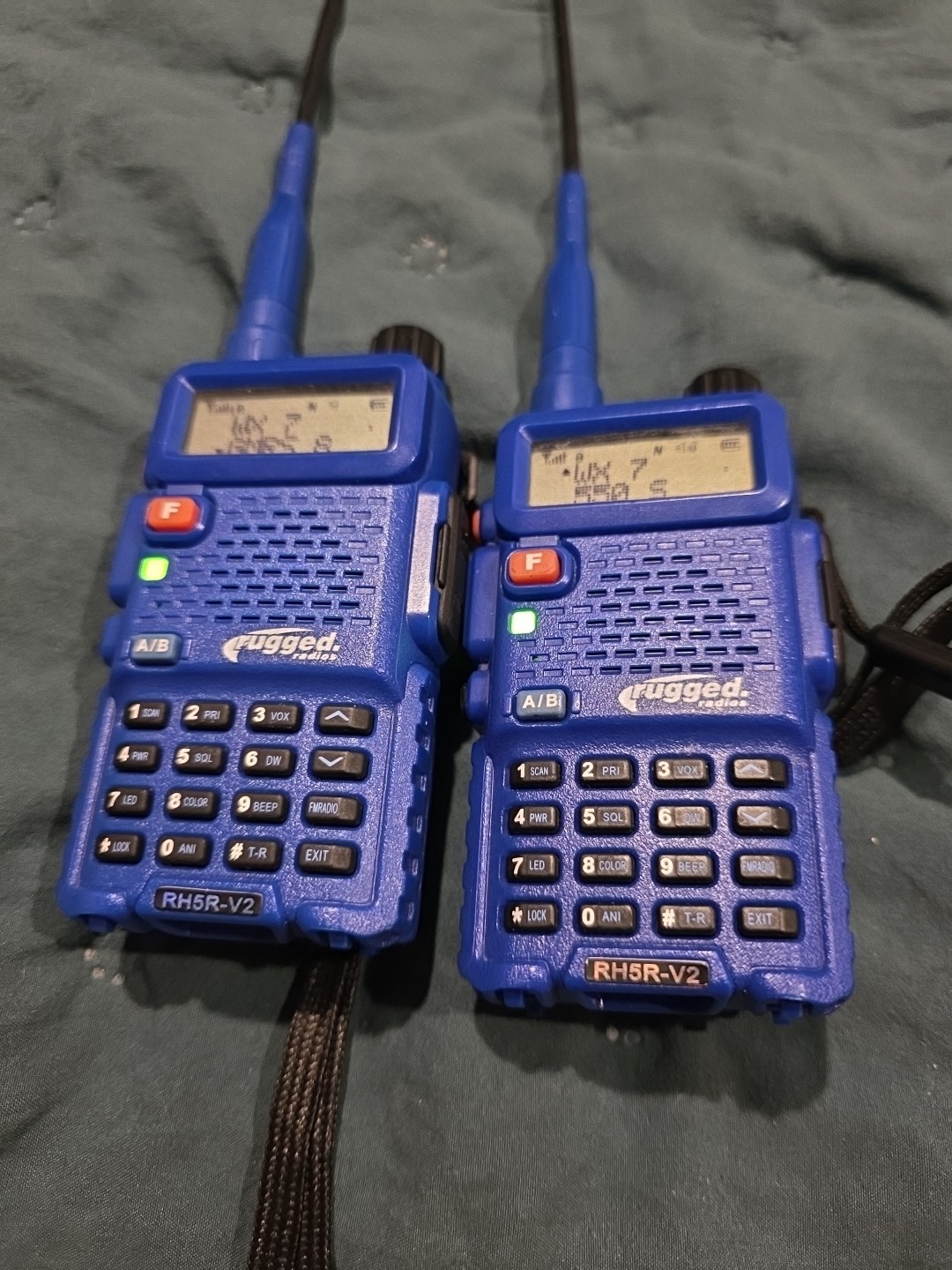 2 Rugged Radios, 4 Batteries, Long Range Communication Antennas, Charger RH5R-V2