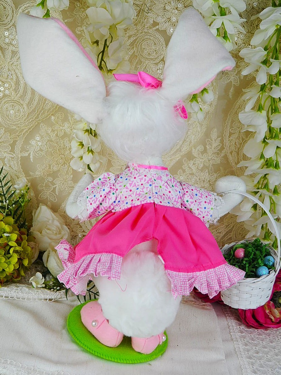 15in Easter Parade Girl Bunny with easter eggs basket .2020 retired NWOT