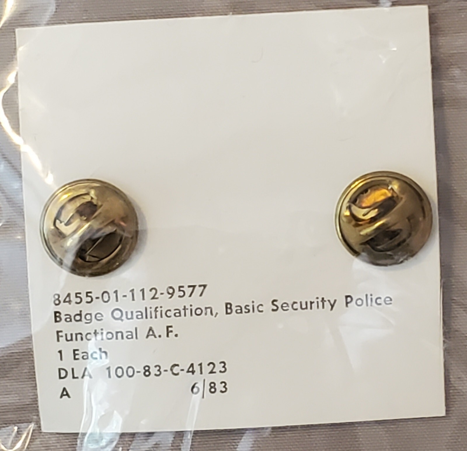 USAF AIR FORCE BASIC SECURITY POLICE QUALIFICATION PIN FULL SIZE NIP 1983 BADGE