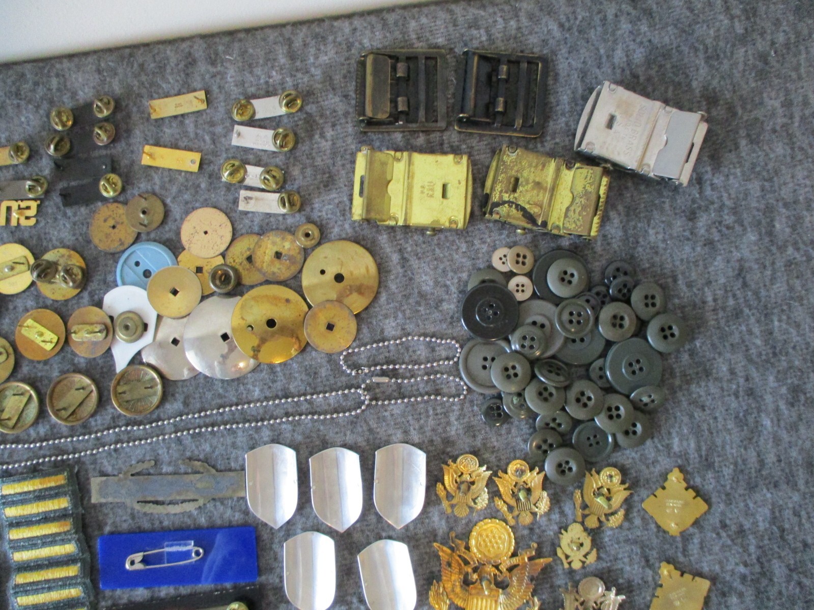 WWII/KOREA/VIETNAM PINS BADGES PATCHES BUCKLES++ - OVER 180+