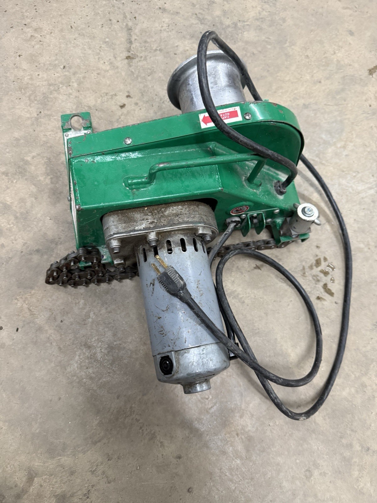 Model #: 2001 - Portable Cable PullerModel #: 2049 - Pipe Adapter Sheave