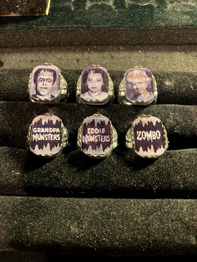 The Munsters Vending Style Flicker Flasher Repro Ring Set , Lavender 6 Rings